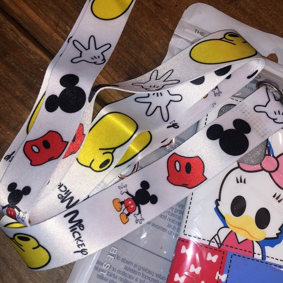 Disney 11 Pro Max case with lanyard - Picture 4 of 6